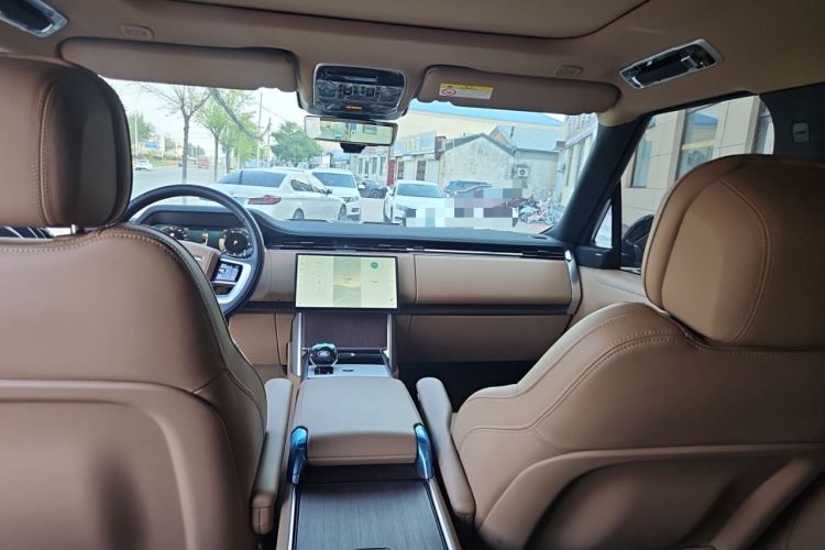 Used Land Rover Range 2025 3.0 L6 400 PS Extended Luxury Edition Headliner