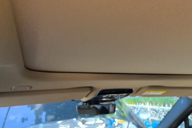 Used Land Rover Range 2025 3.0 L6 400 PS Extended Luxury Edition Headliner