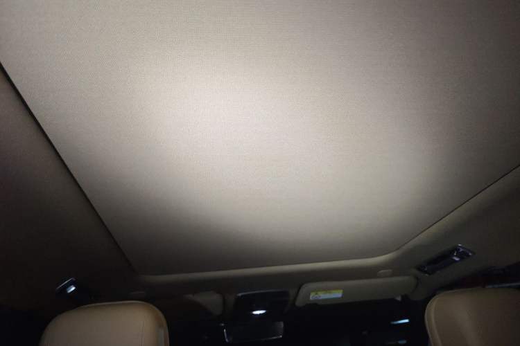 Used Land Rover Range 2025 3.0 L6 400 PS Extended Luxury Edition Headliner