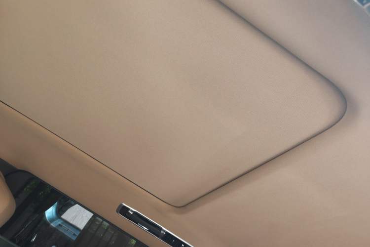 Used Land Rover Range 2025 3.0 L6 400 PS Extended Luxury Edition Headliner