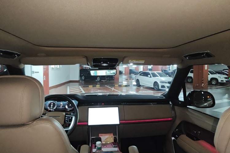 Used Land Rover Range 2025 3.0 L6 400 PS Extended Luxury Edition Headliner