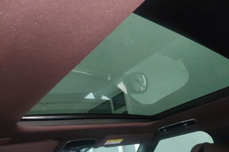 Used Land Rover Range 2025 3.0 L6 400 PS Extended Luxury Edition Headliner