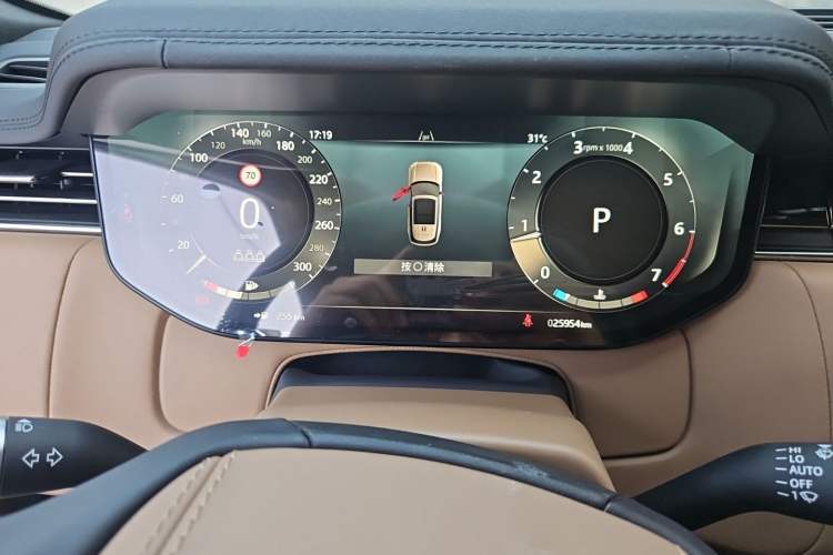 Used Land Rover Range 2025 3.0 L6 400 PS Extended Luxury Edition Instrument Cluster