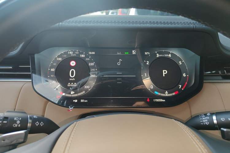 Used Land Rover Range 2025 3.0 L6 400 PS Extended Luxury Edition Instrument Cluster