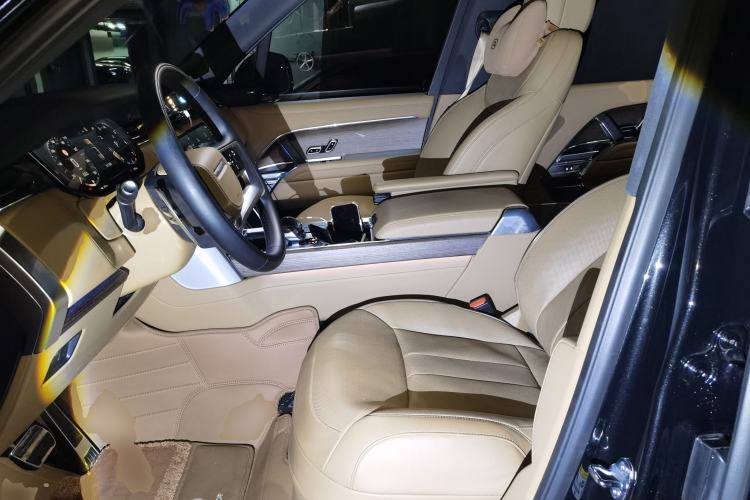 Used Land Rover Range 2025 3.0 L6 400 PS Extended Luxury Edition Left Front Seat