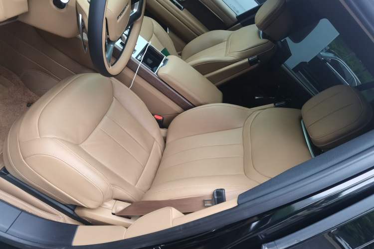 Used Land Rover Range 2025 3.0 L6 400 PS Extended-Length Genesis Edition Left Front Seat