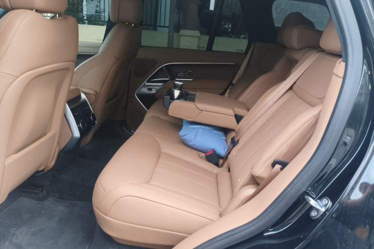 Used Land Rover Range 2025 3.0 L6 360 PS Grand Edition Left Rear Seat