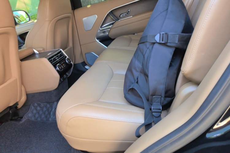 Used Land Rover Range 2025 3.0 L6 400 PS Extended Luxury Edition Left Rear Seat