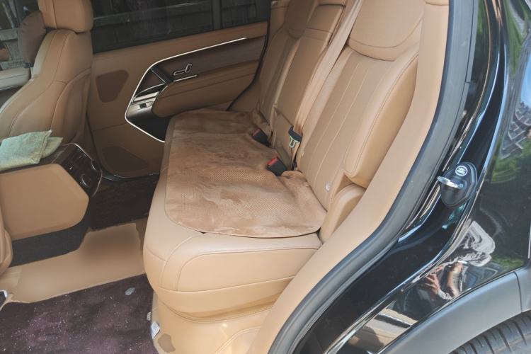 Used Land Rover Range 2025 3.0 L6 400 PS Extended Luxury Edition Left Rear Seat