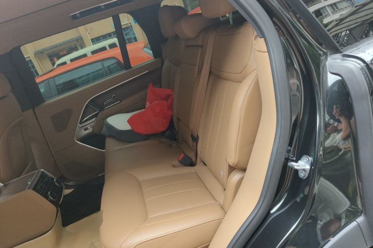 Used Land Rover Range 2025 3.0 L6 400 PS Extended Luxury Edition Left Rear Seat
