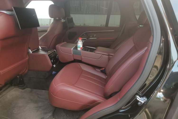 Used Land Rover Range 2025 3.0 L6 400 PS Extended-Length Genesis Edition Left Rear Seat