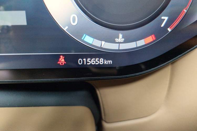 Used Land Rover Range 2025 3.0 L6 400 PS Extended-Length Genesis Edition Odometer Close Up