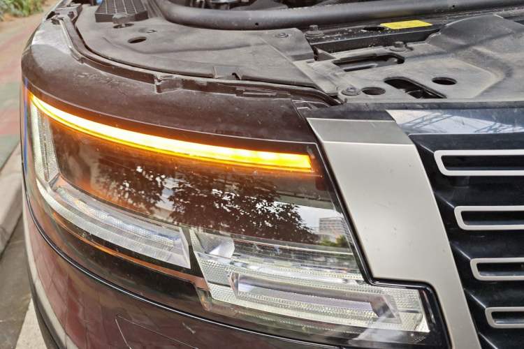 Used Land Rover Range 2025 3.0 L6 400 PS Extended Luxury Edition Right Front Headlight
