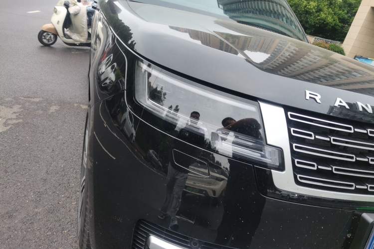 Used Land Rover Range 2025 3.0 L6 400 PS Extended-Length Genesis Edition Right Front Headlight
