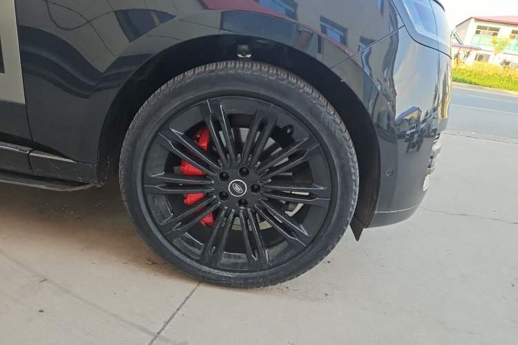 Used Land Rover Range 2025 3.0 L6 400 PS Extended Luxury Edition Right Front Wheel Hub