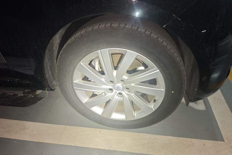 Used Land Rover Range 2025 3.0 L6 400 PS Extended Luxury Edition Right Front Wheel Hub