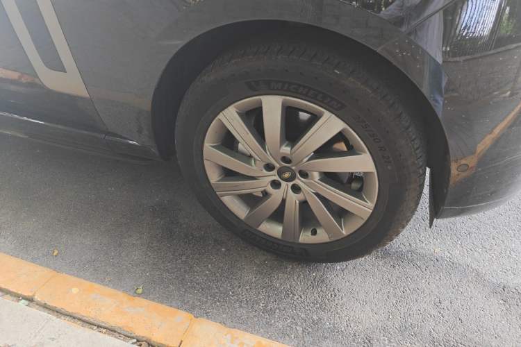 Used Land Rover Range 2025 3.0 L6 400 PS Extended Luxury Edition Right Front Wheel Hub