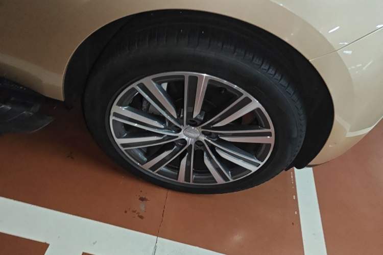 Used Land Rover Range 2025 3.0 L6 400 PS Extended Luxury Edition Right Front Wheel Hub