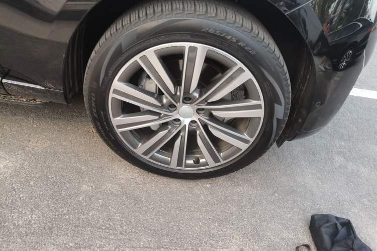 Used Land Rover Range 2025 3.0 L6 400 PS Extended-Length Genesis Edition Right Front Wheel Hub