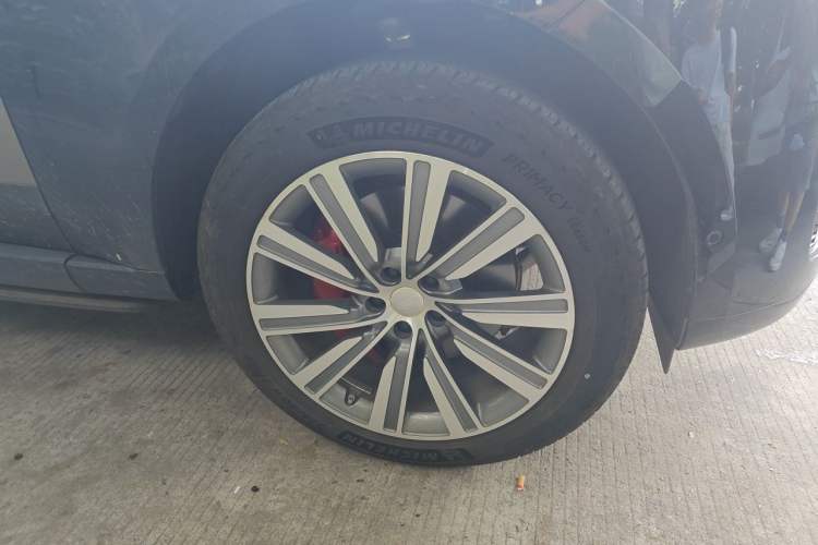 Used Land Rover Range 2025 3.0 L6 400 PS Extended Luxury Edition Right Front Wheel Hub