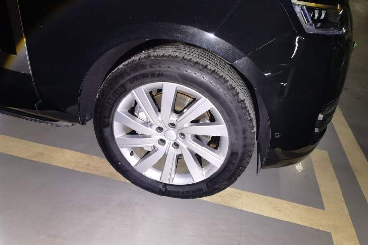 Used Land Rover Range 2025 3.0 L6 400 PS Extended Luxury Edition Right Front Wheel Hub