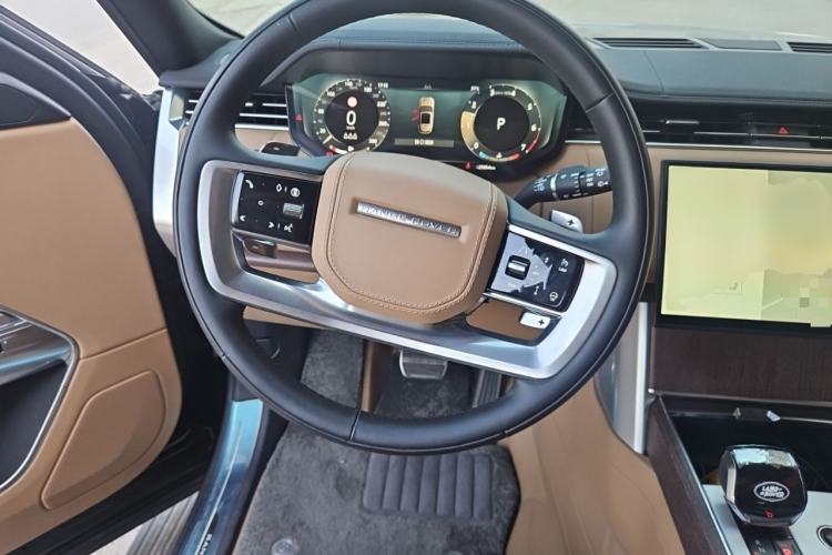 Used Land Rover Range 2025 3.0 L6 400 PS Extended Luxury Edition Steering Wheel