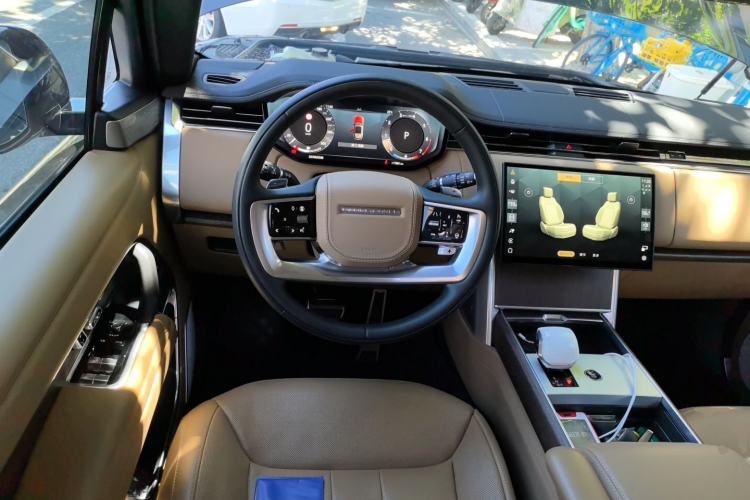 Used Land Rover Range 2025 3.0 L6 400 PS Extended Luxury Edition Steering Wheel