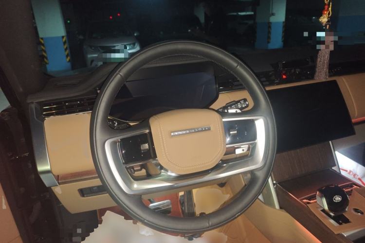 Used Land Rover Range 2025 3.0 L6 400 PS Extended Luxury Edition Steering Wheel