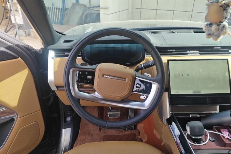Used Land Rover Range 2025 3.0 L6 400 PS Extended Luxury Version 7-Seater Steering Wheel