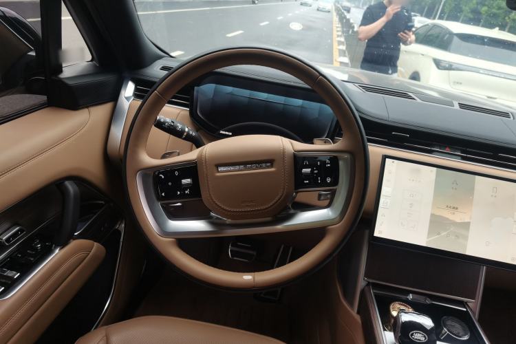 Used Land Rover Range 2025 3.0 L6 400 PS Extended-Length Genesis Edition Steering Wheel