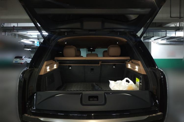 Used Land Rover Range 2025 3.0 L6 400 PS Extended Luxury Edition Trunk