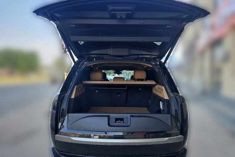 Used Land Rover Range 2025 3.0 L6 400 PS Extended Luxury Edition Trunk