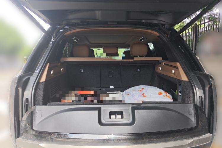 Used Land Rover Range 2025 3.0 L6 400 PS Extended Luxury Edition Trunk