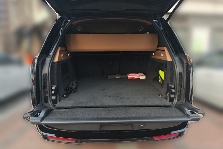 Used Land Rover Range 2025 3.0 L6 400 PS Extended Luxury Edition Trunk