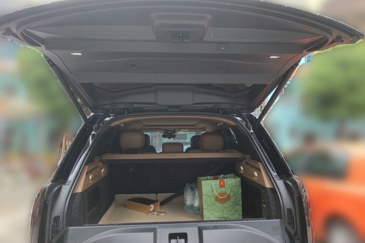 Used Land Rover Range 2025 3.0 L6 400 PS Extended Luxury Edition Trunk
