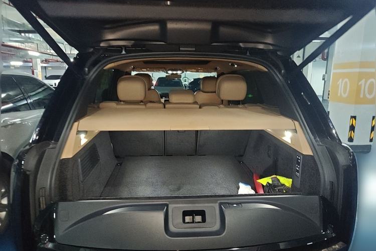 Used Land Rover Range 2025 3.0 L6 400 PS Extended Luxury Edition Trunk