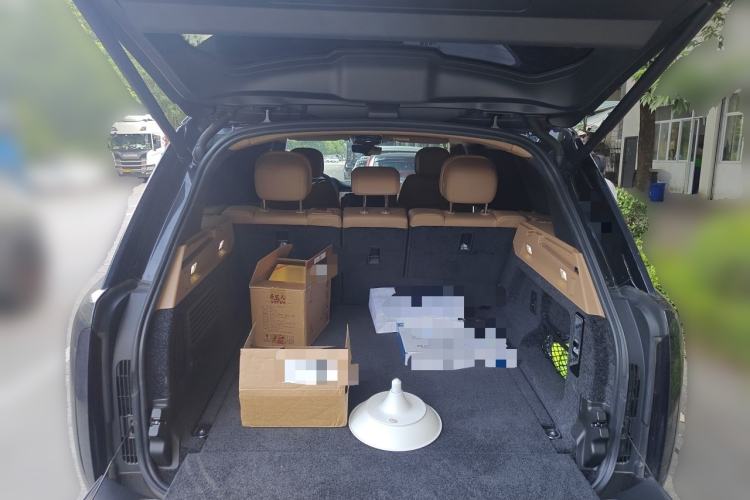 Used Land Rover Range 2025 3.0 L6 400 PS Extended Luxury Edition Trunk