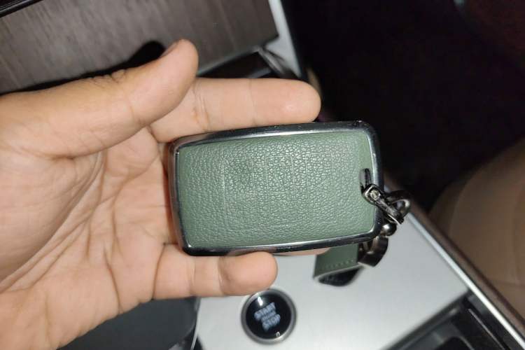 Used Land Rover Range 2025 3.0 L6 400 PS Extended Luxury Edition Vehicle Key