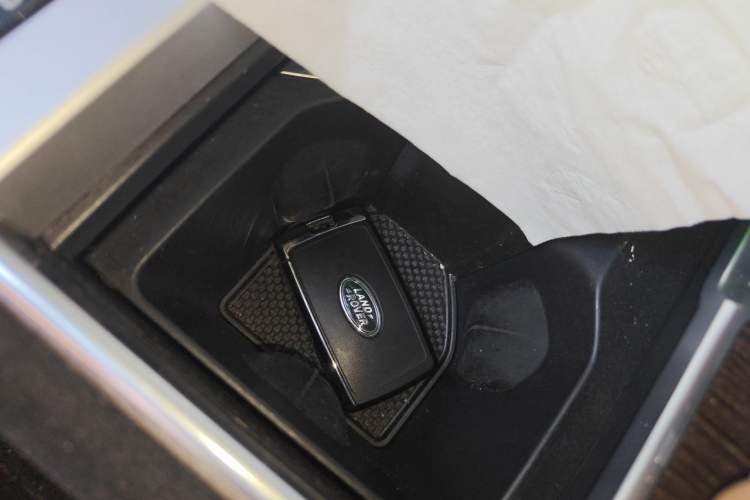 Used Land Rover Range 2025 3.0 L6 400 PS Extended Luxury Edition Vehicle Key