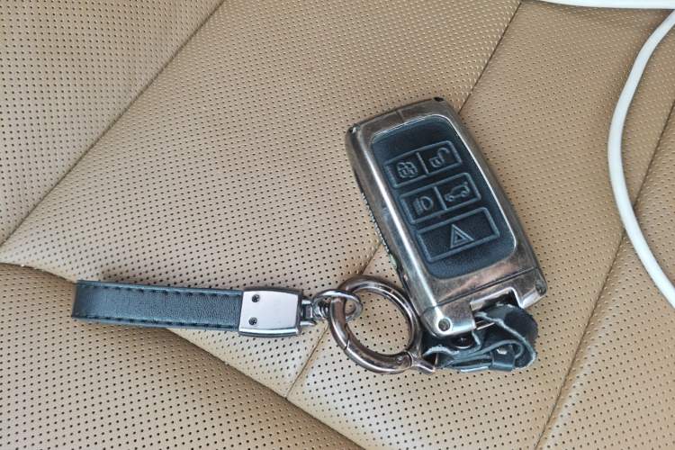 Used Land Rover Range 2025 3.0 L6 400 PS Extended Luxury Version 7-Seater Vehicle Key