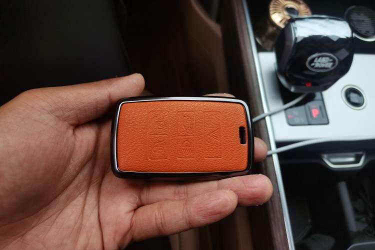 Used Land Rover Range 2025 3.0 L6 400 PS Extended-Length Genesis Edition Vehicle Key
