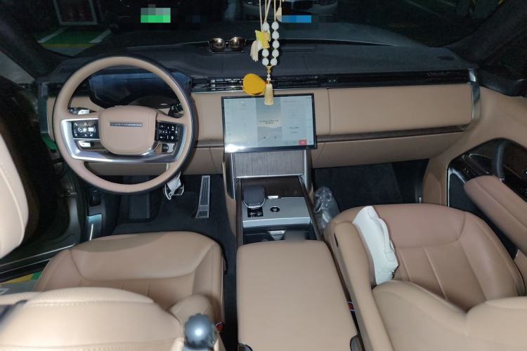 Used Land Rover Range 2025 3.0 L6 400 PS Extended-Length Genesis Edition Center Console