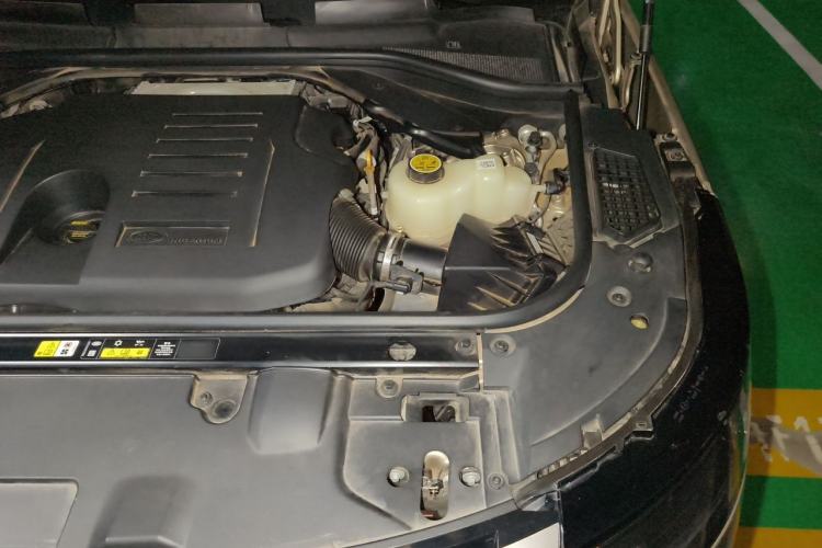 Used Land Rover Range 2025 3.0 L6 400 PS Extended-Length Genesis Edition Engine Bay Left