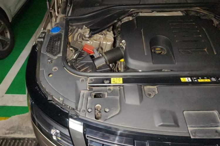 Used Land Rover Range 2025 3.0 L6 400 PS Extended-Length Genesis Edition Engine Bay Right