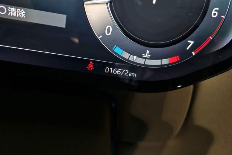 Used Land Rover Range 2025 3.0 L6 400 PS Extended-Length Genesis Edition Odometer Close Up