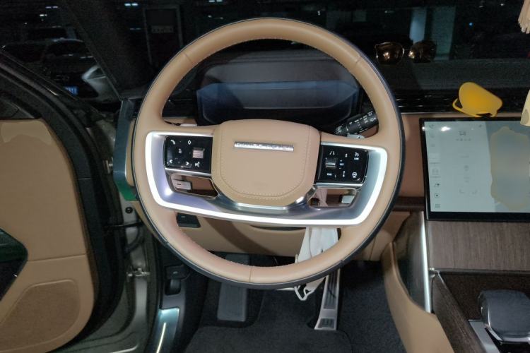 Used Land Rover Range 2025 3.0 L6 400 PS Extended-Length Genesis Edition Steering Wheel