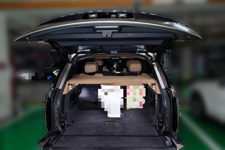 Used Land Rover Range 2025 3.0 L6 400 PS Extended-Length Genesis Edition Trunk