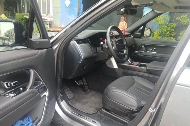 Used Land Rover Range 2025 3.0 L6 400 PS Extended Luxury Edition Driver Seat