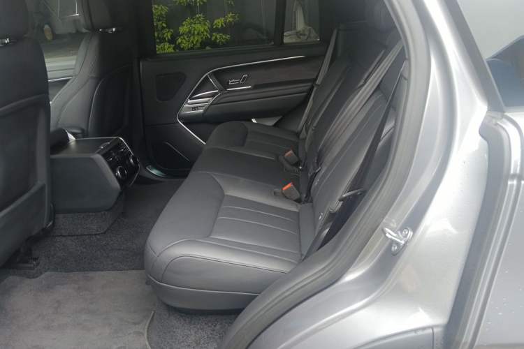 Used Land Rover Range 2025 3.0 L6 400 PS Extended Luxury Edition Left Rear Seat