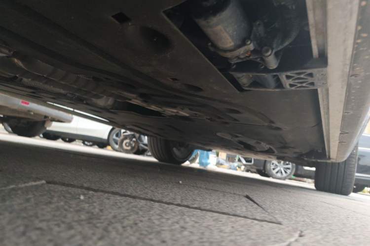 Used Land Rover Range 2025 3.0 L6 400 PS Extended-Length Genesis Edition Chassis Rear Right
